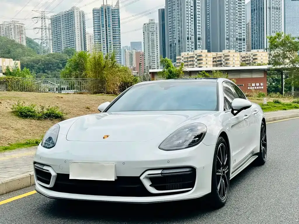 Porsche Panamera — фото 1