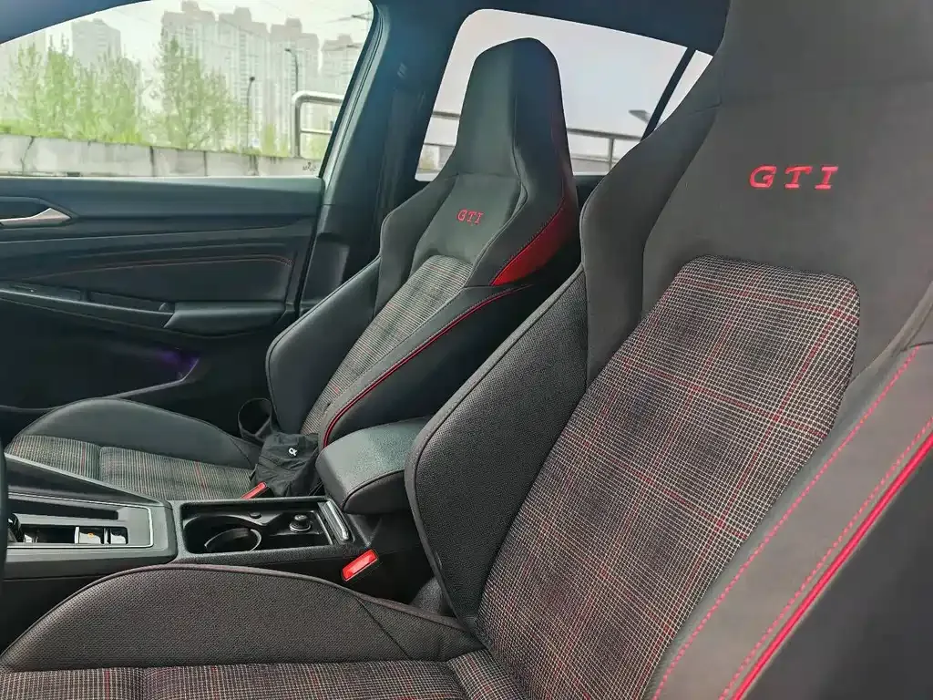 Volkswagen Golf GTI 2023 из CN, фото 8