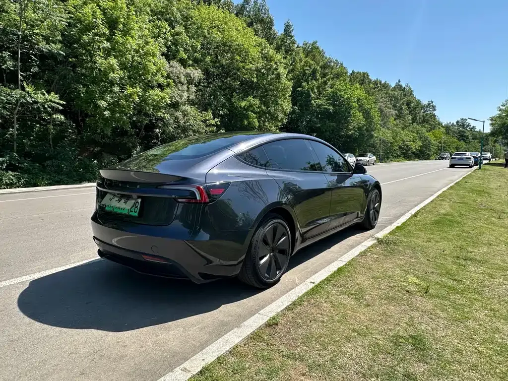 Tesla Model 3 — фото 8