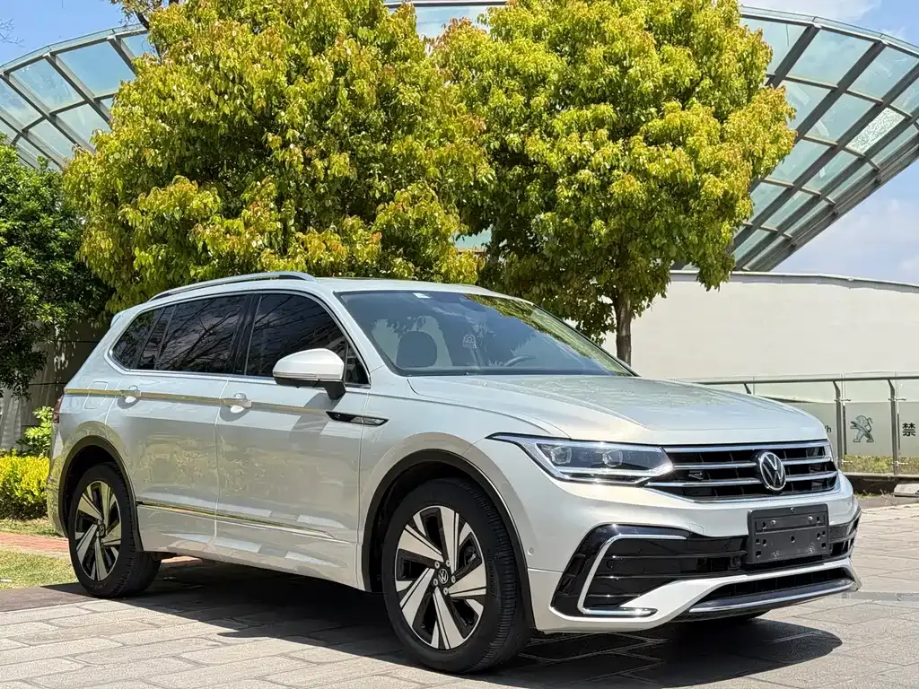 Volkswagen Tiguan L — фото 6