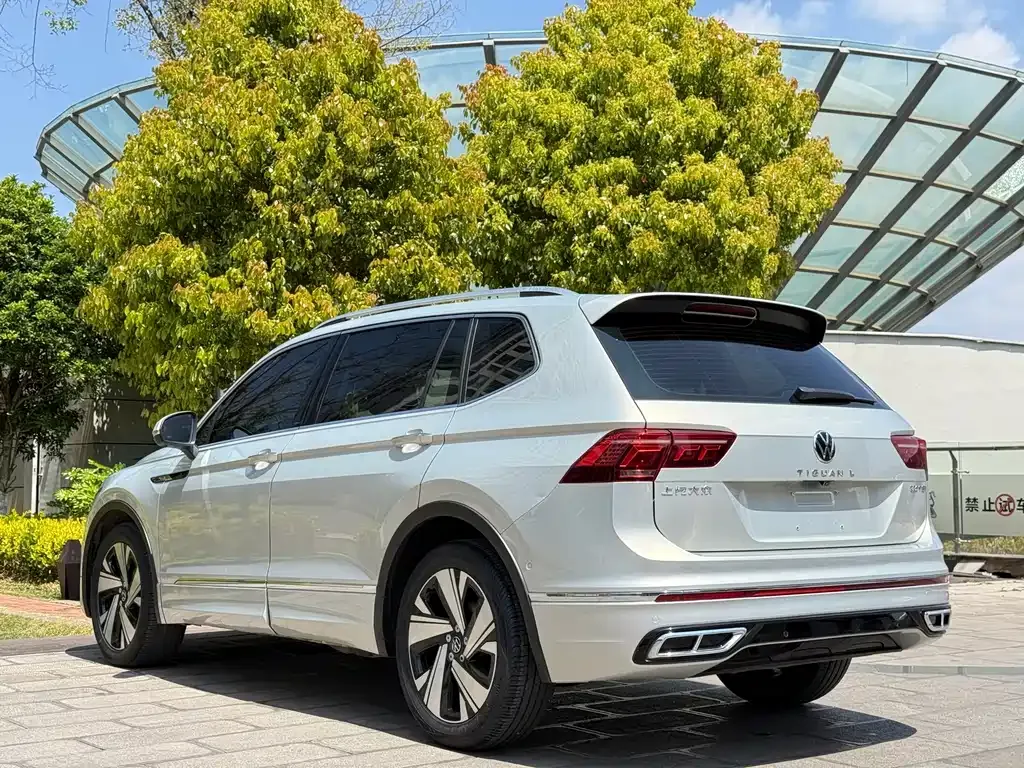 Volkswagen Tiguan L — фото 8