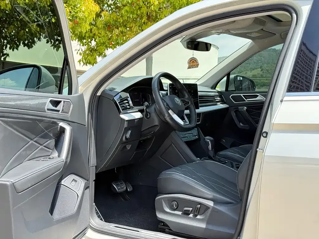 Volkswagen Tiguan L — фото 3