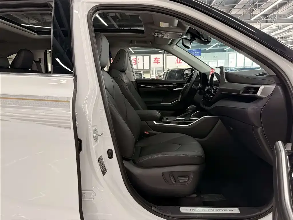 Toyota Highlander — фото 2