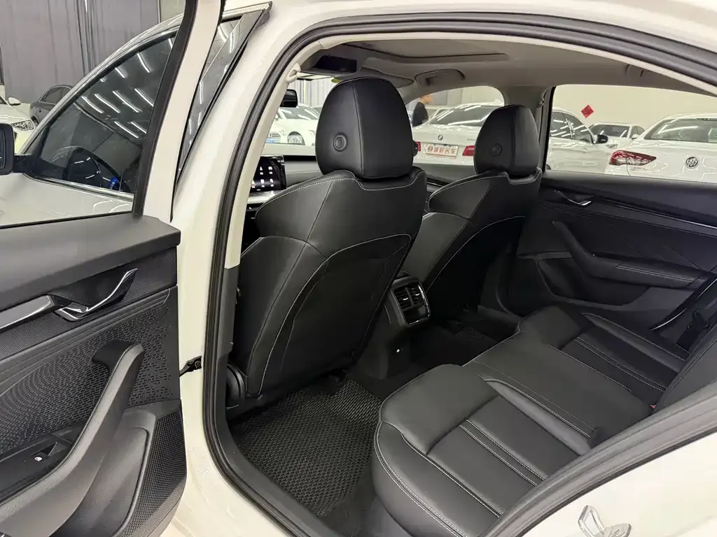 Skoda Octavia 2022 из CN, фото 8