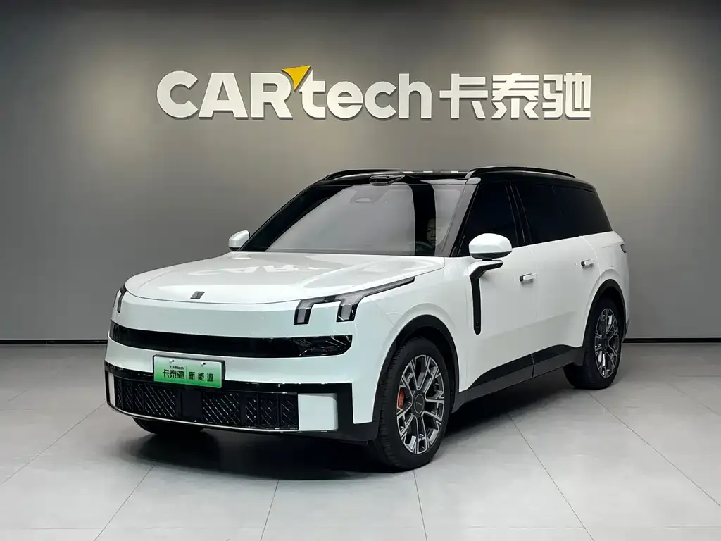 Lynk & Co 900