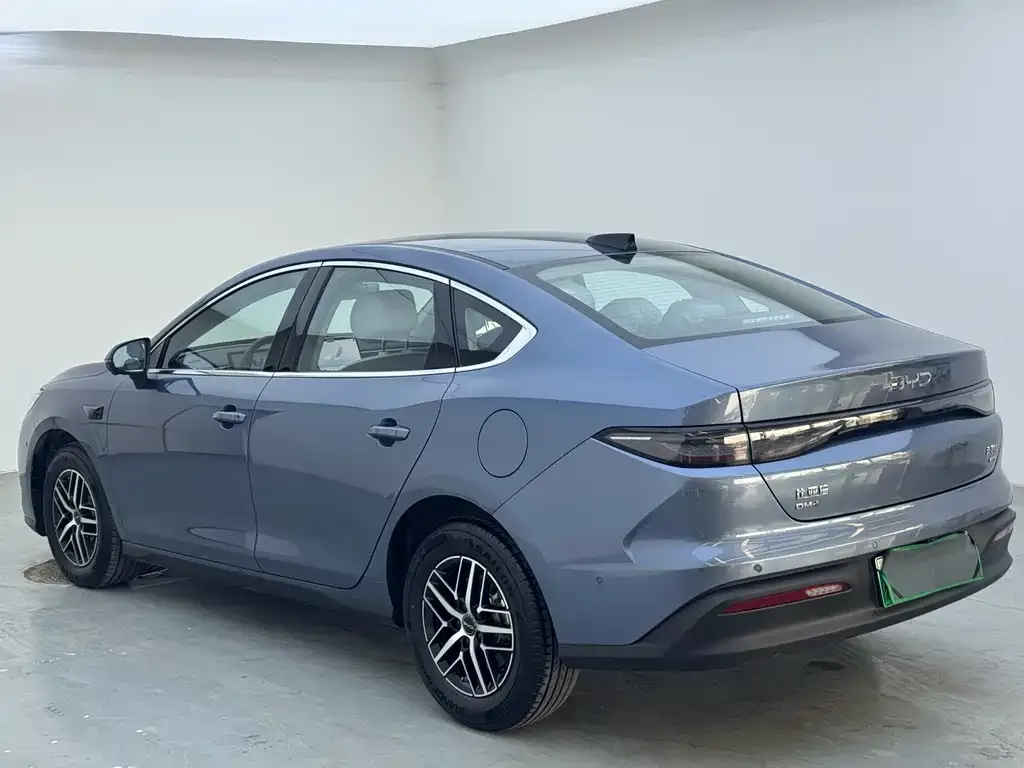 BYD Seal 05 DM-i — фото 8