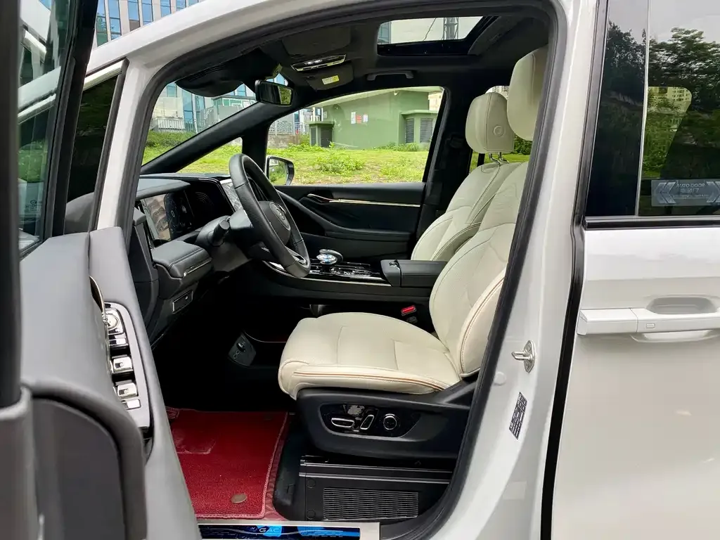 GAC Motor Trumpchi M8 — фото 7