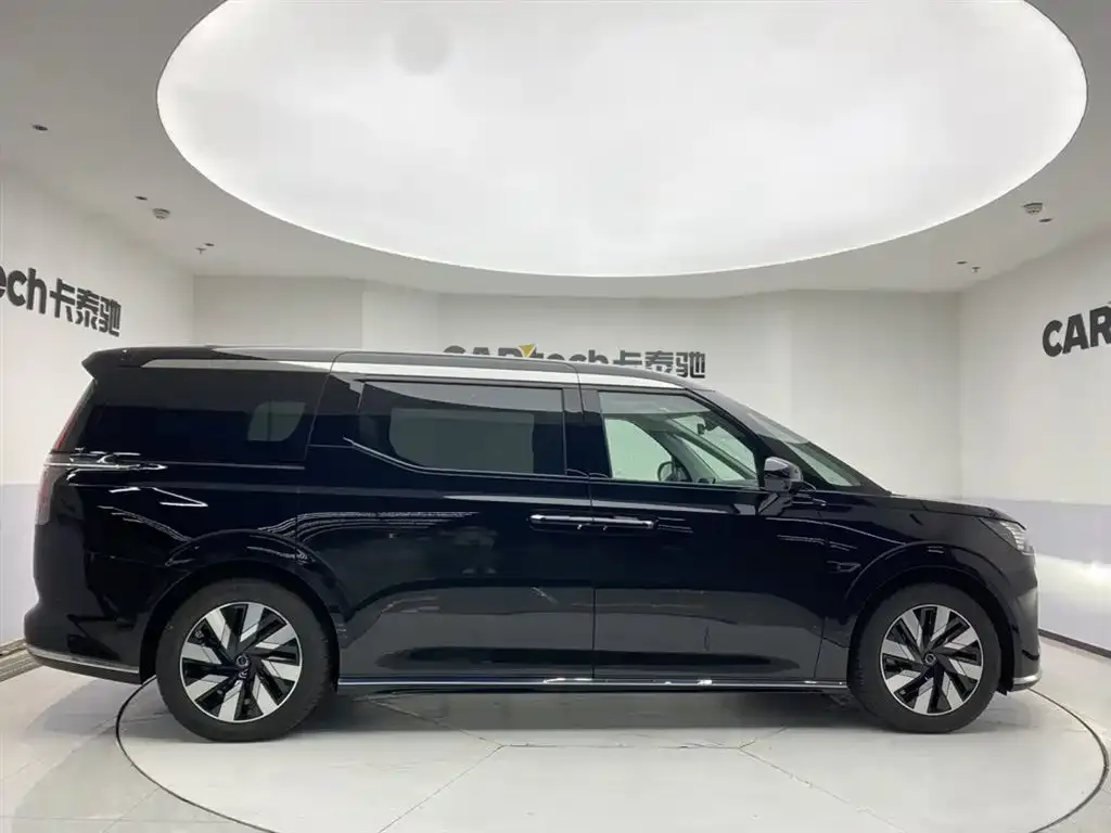 Volvo EM90 2026 из CN, фото 7