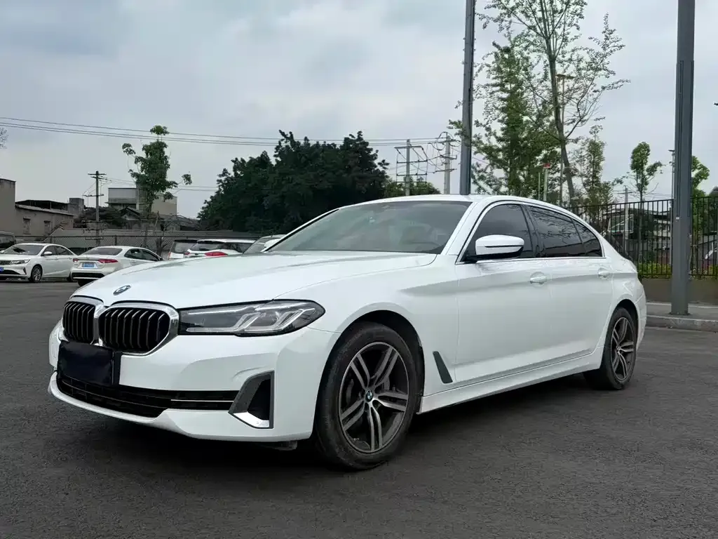 BMW 5 Series — фото 1