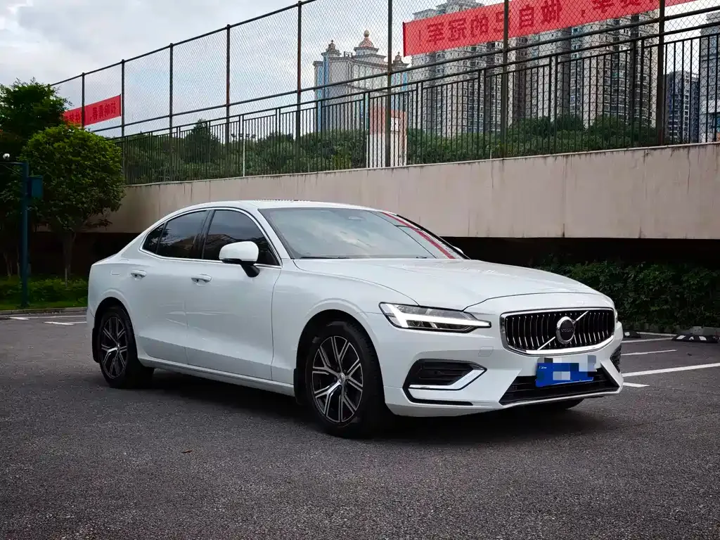 Volvo S60 — фото 10