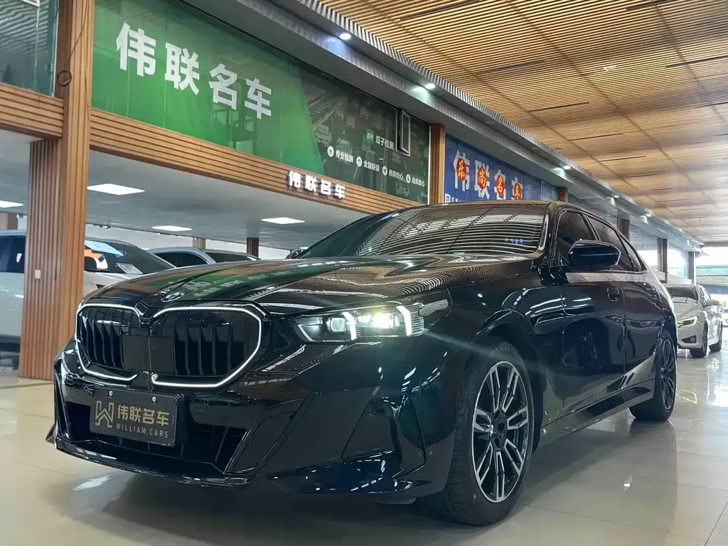 BMW 5 Series — фото 1