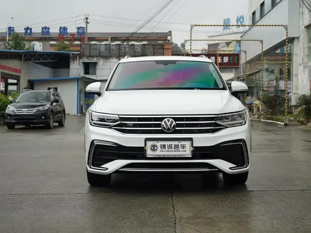 Volkswagen Tiguan L — фото 8