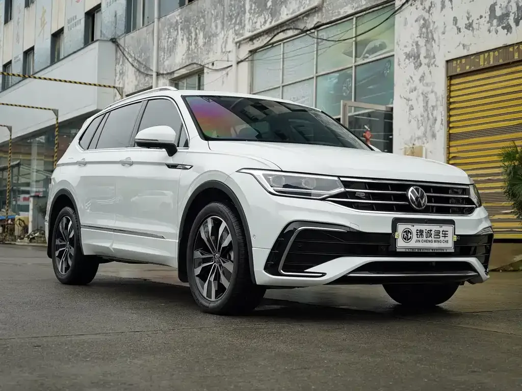 Volkswagen Tiguan L — фото 4