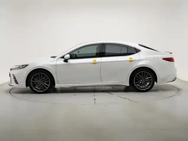 Toyota Camry — фото 3