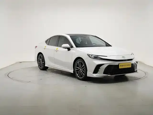 Toyota Camry — фото 8