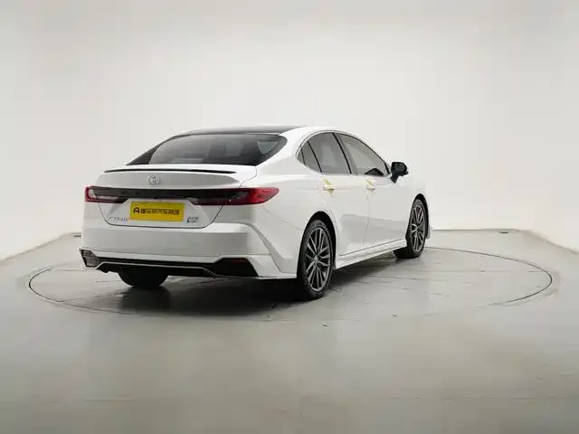 Toyota Camry — фото 10