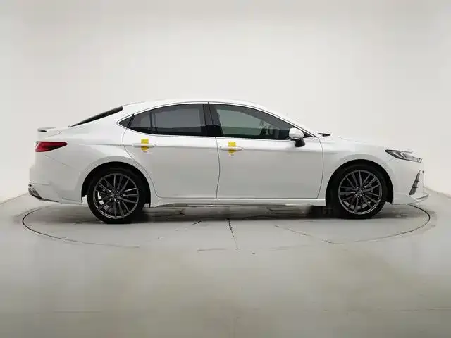 Toyota Camry — фото 7