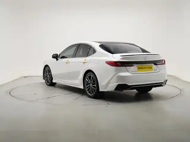 Toyota Camry — фото 9