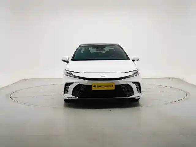 Toyota Camry — фото 2