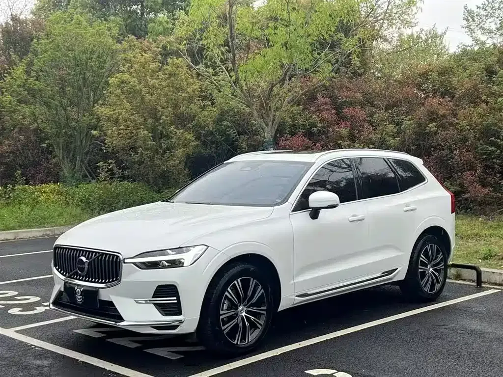 Volvo XC60 — фото 1