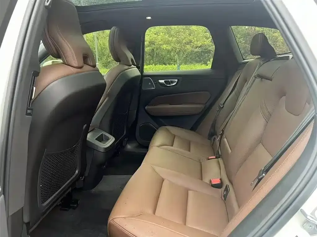 Volvo XC60 — фото 4