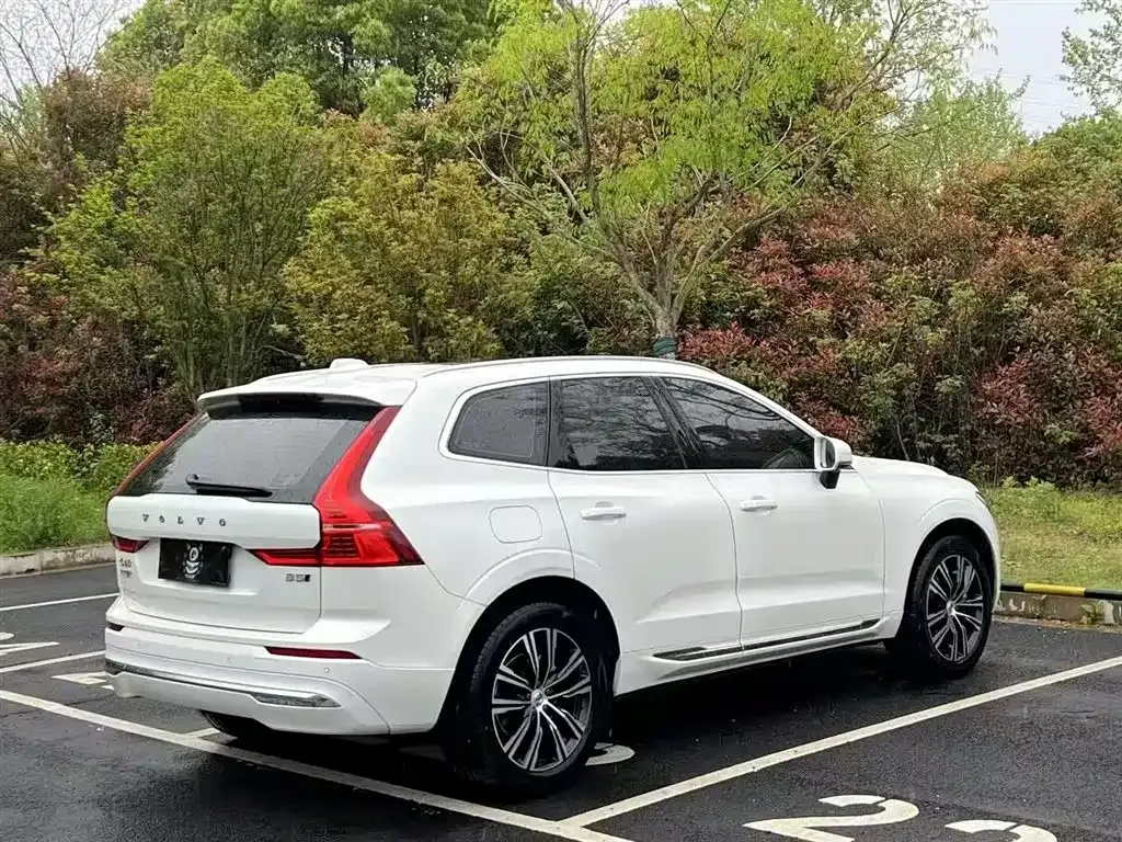 Volvo XC60 — фото 8