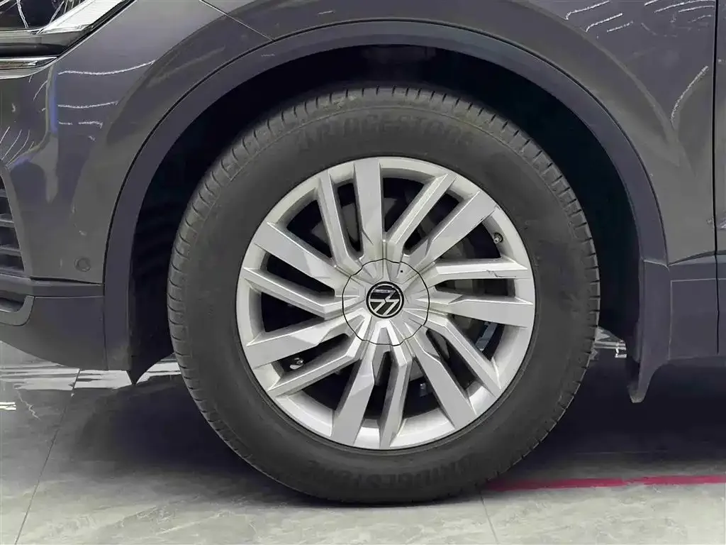 Volkswagen Touareg 2023 из CN, фото 10