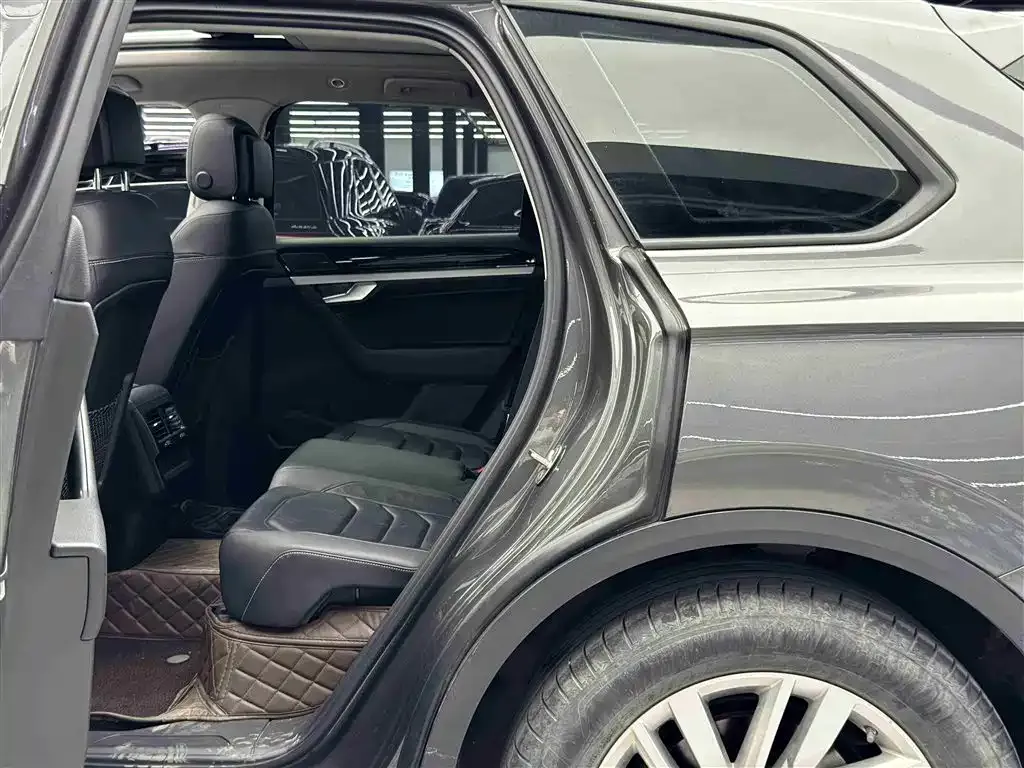 Volkswagen Touareg 2023 из CN, фото 7