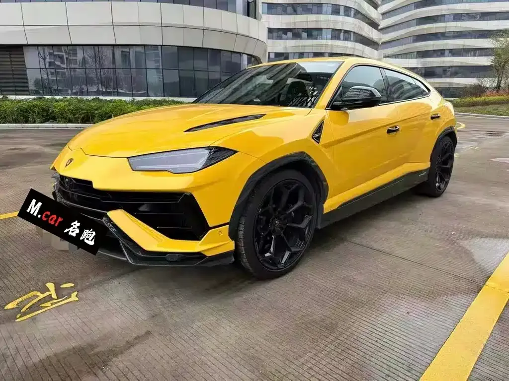 Lamborghini Urus — фото 1