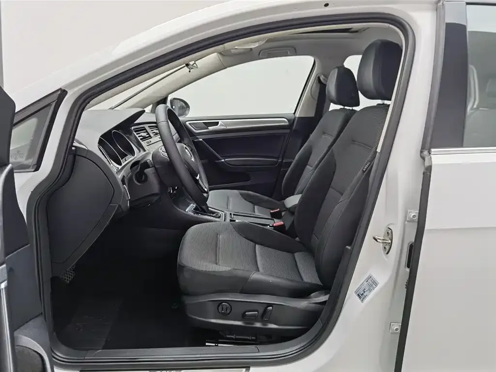 Volkswagen Golf 2021 из CN, фото 5