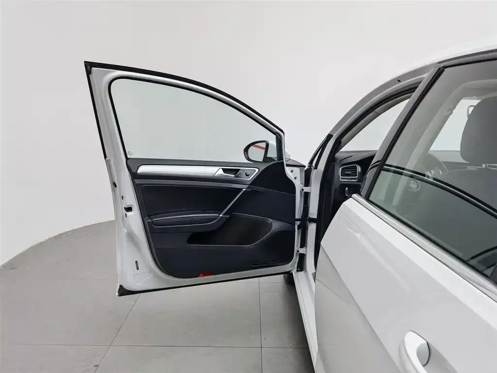 Volkswagen Golf 2021 из CN, фото 2