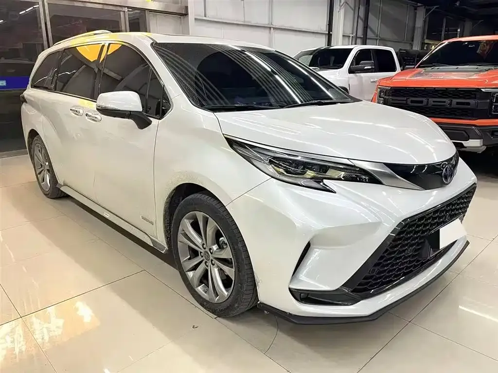 Toyota Granvia — фото 2