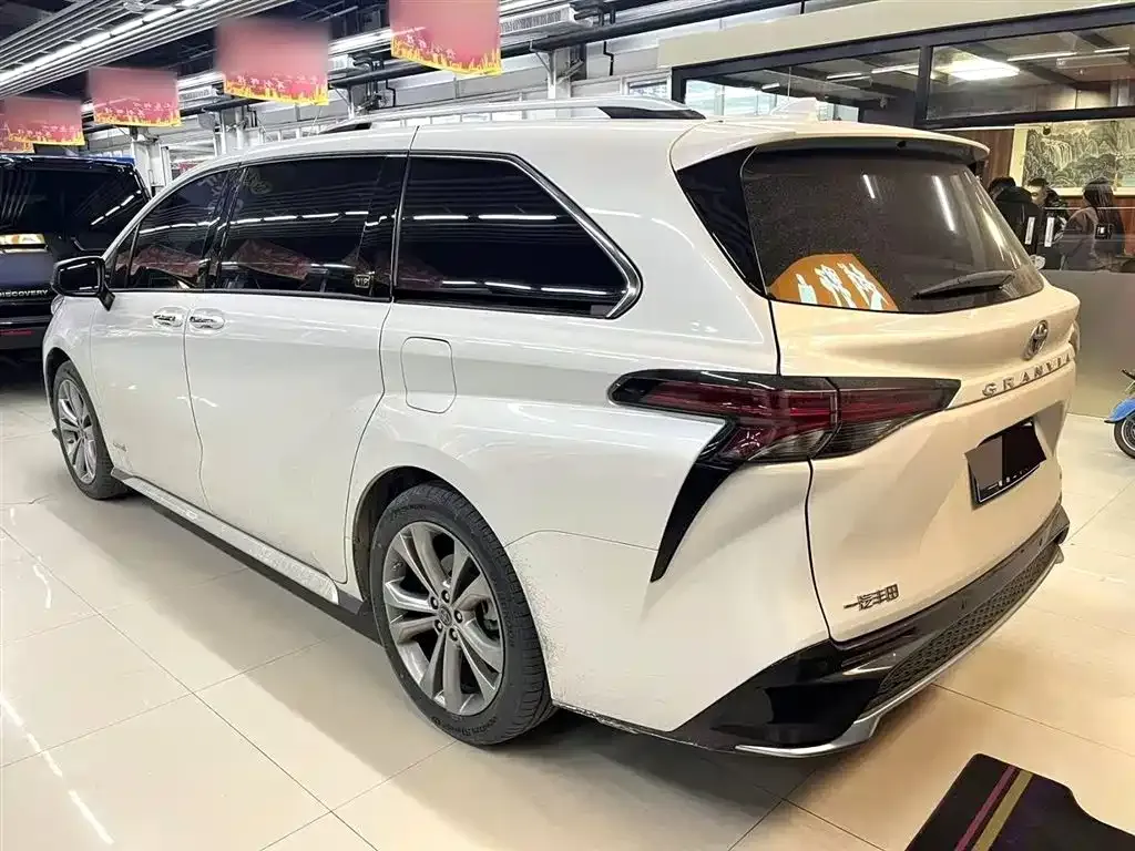 Toyota Granvia — фото 6
