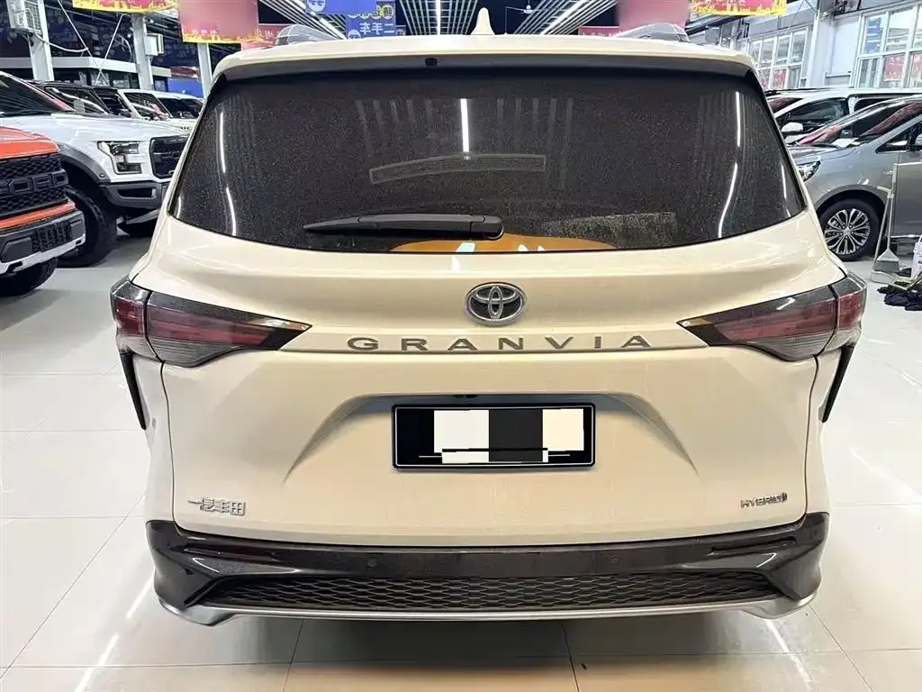 Toyota Granvia — фото 9