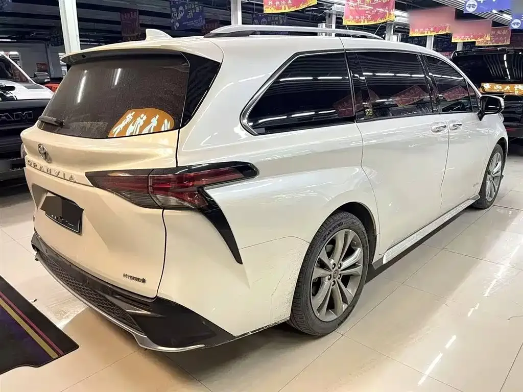 Toyota Granvia — фото 7