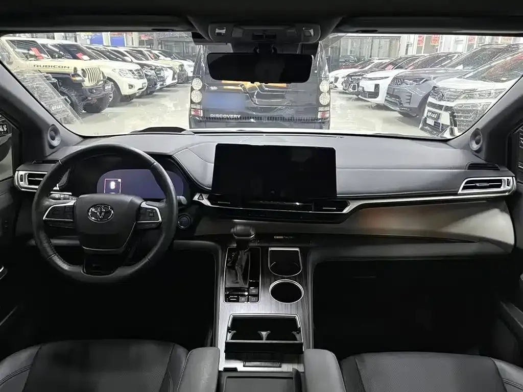 Toyota Granvia — фото 10
