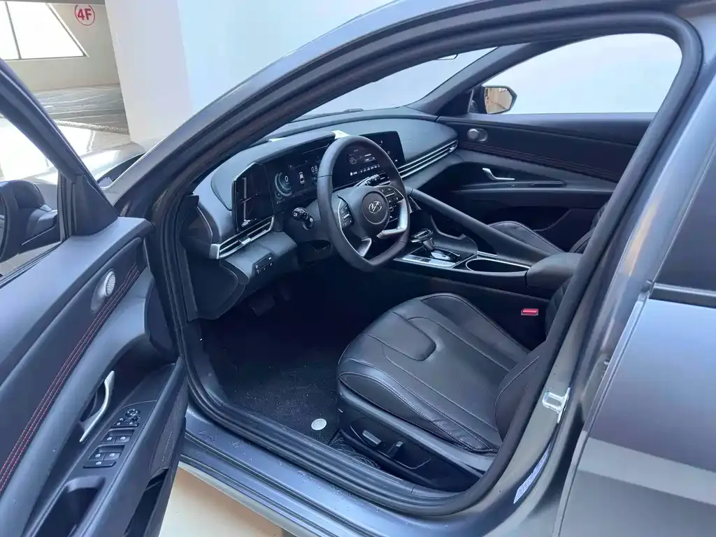 Hyundai Elantra — фото 9