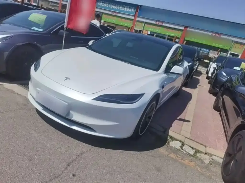 Tesla Model 3 — фото 9