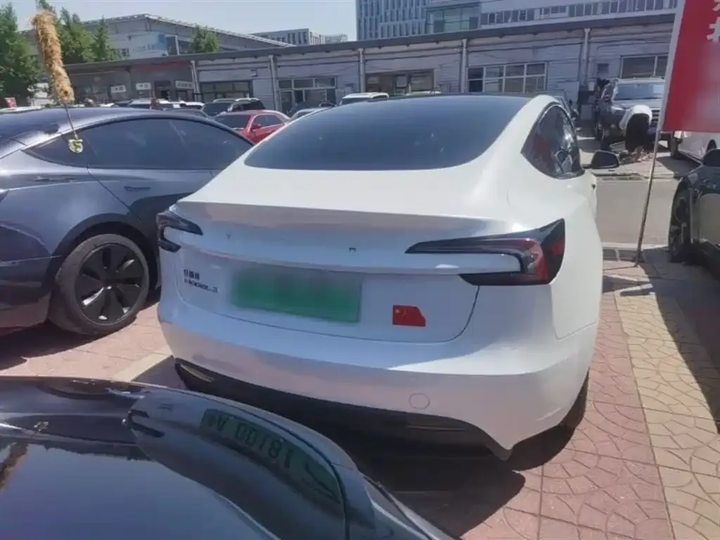Tesla Model 3 — фото 4