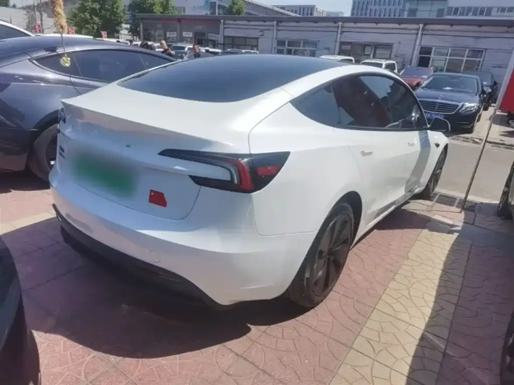Tesla Model 3 — фото 3