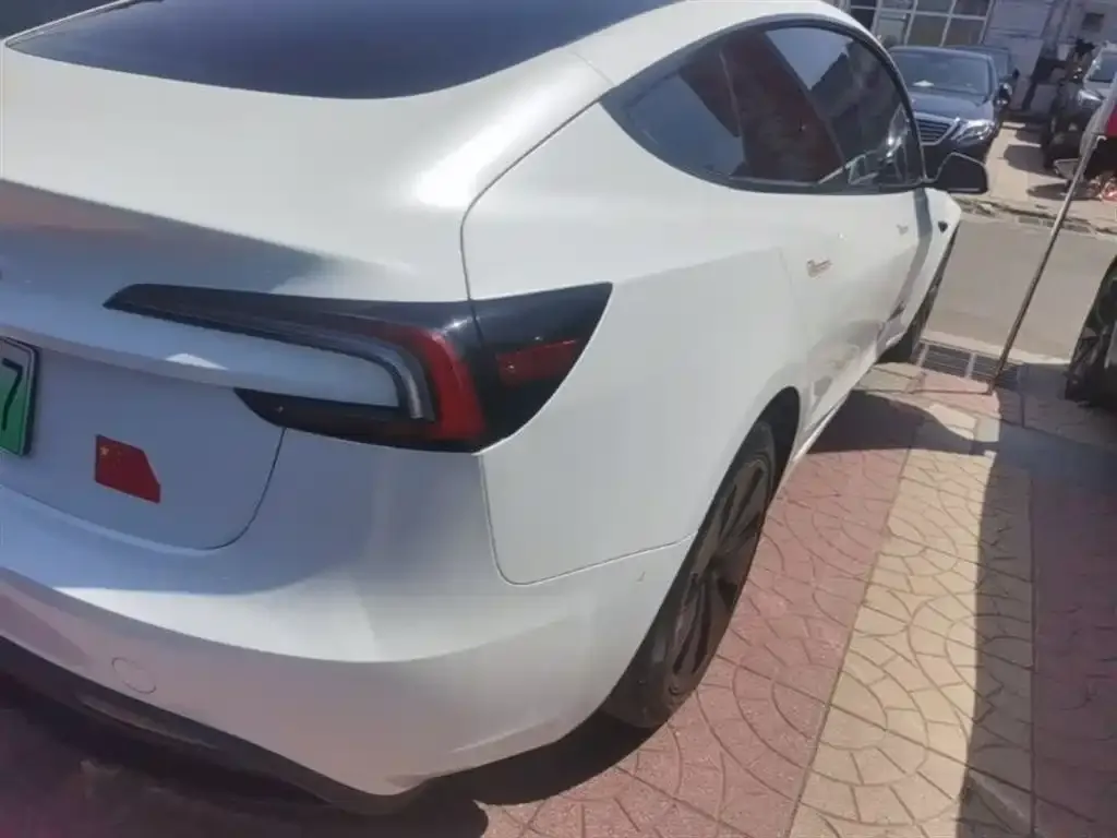 Tesla Model 3 — фото 10