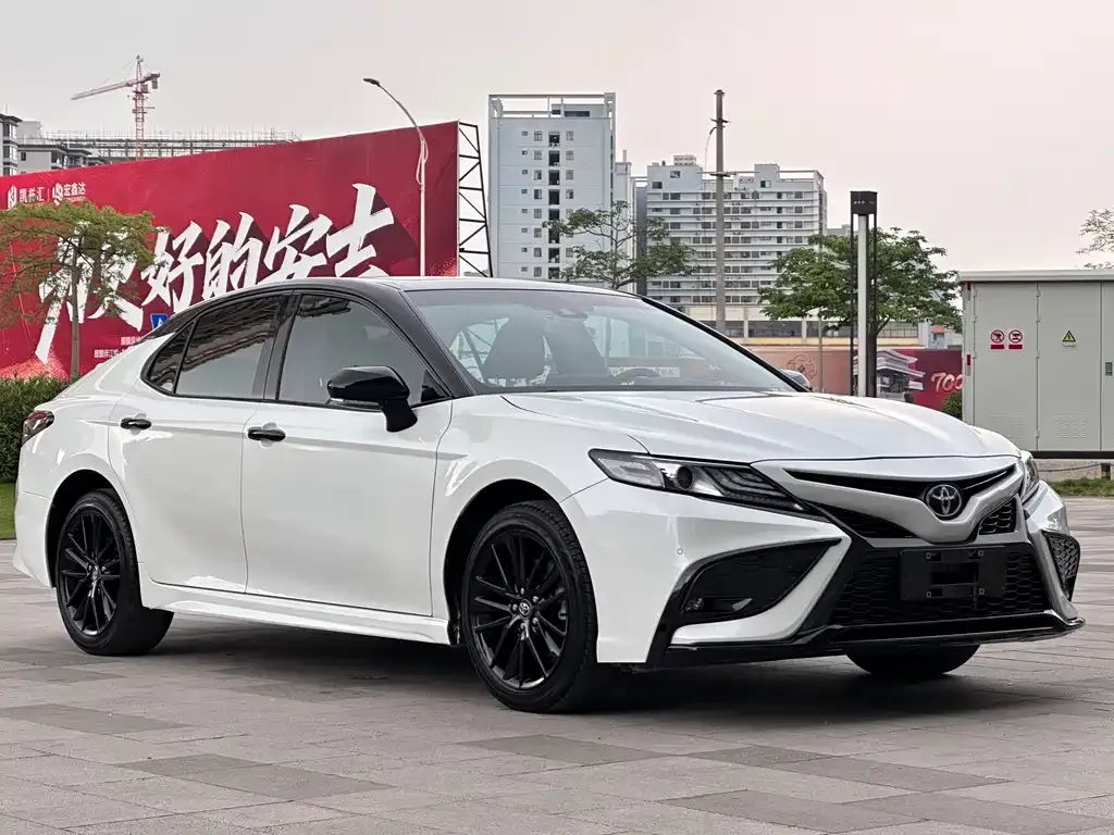 Toyota Camry — фото 8