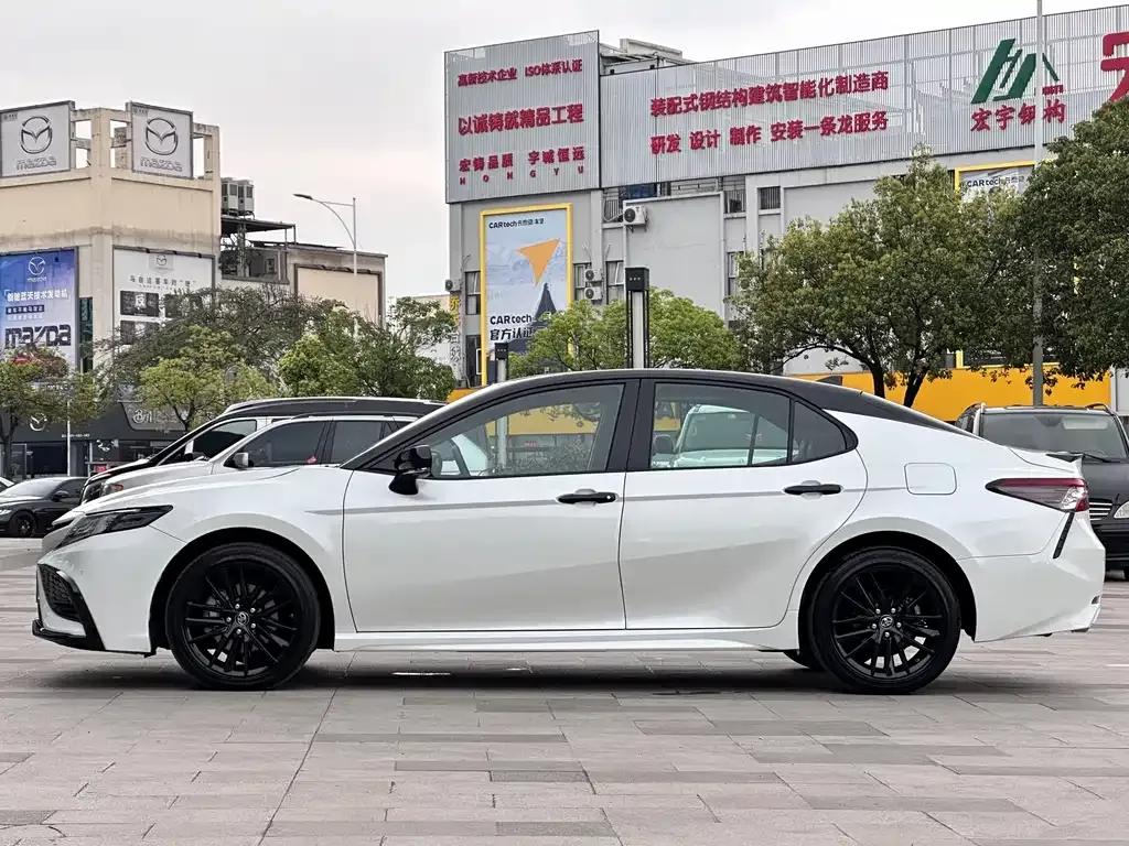 Toyota Camry — фото 6