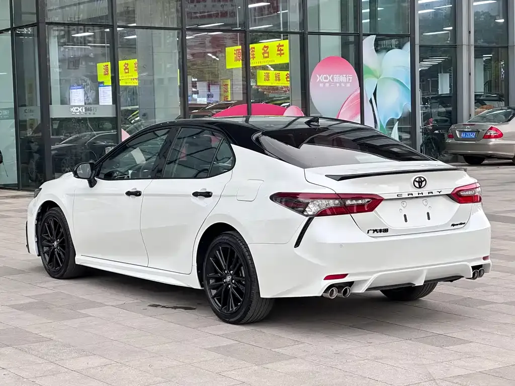 Toyota Camry — фото 7