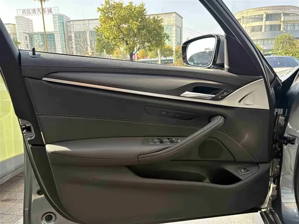 BMW 5 Series (Import) 2021 из CN, фото 2