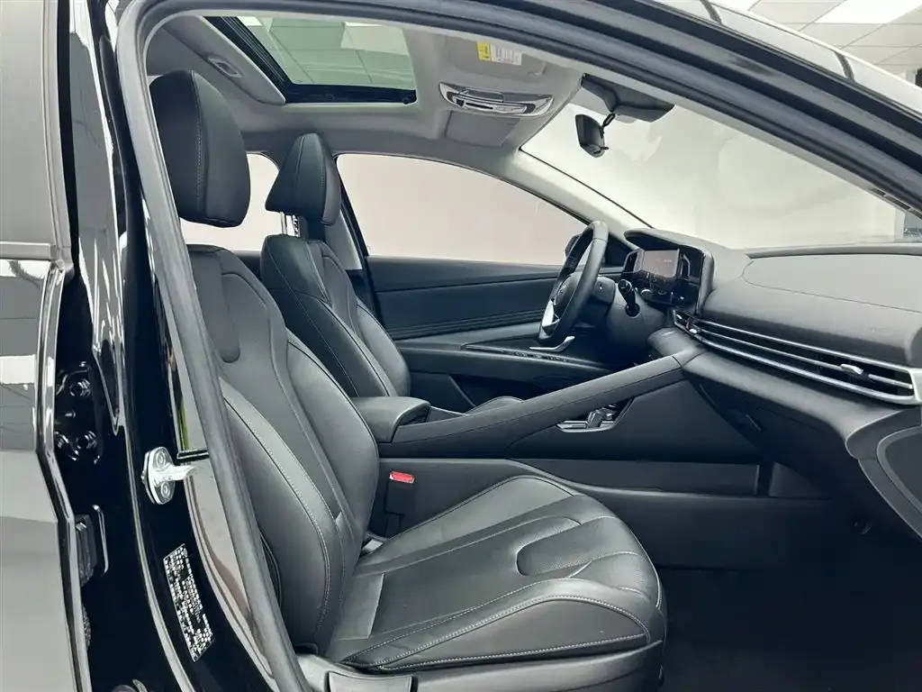 Hyundai Elantra — фото 9