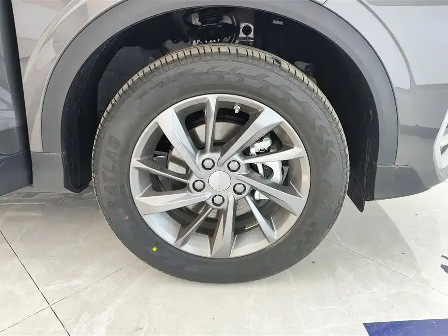 Geely Binyue — фото 10
