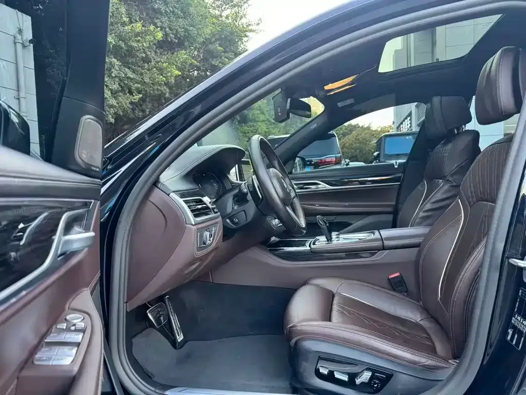 BMW 7 Series 2021 из CN, фото 7