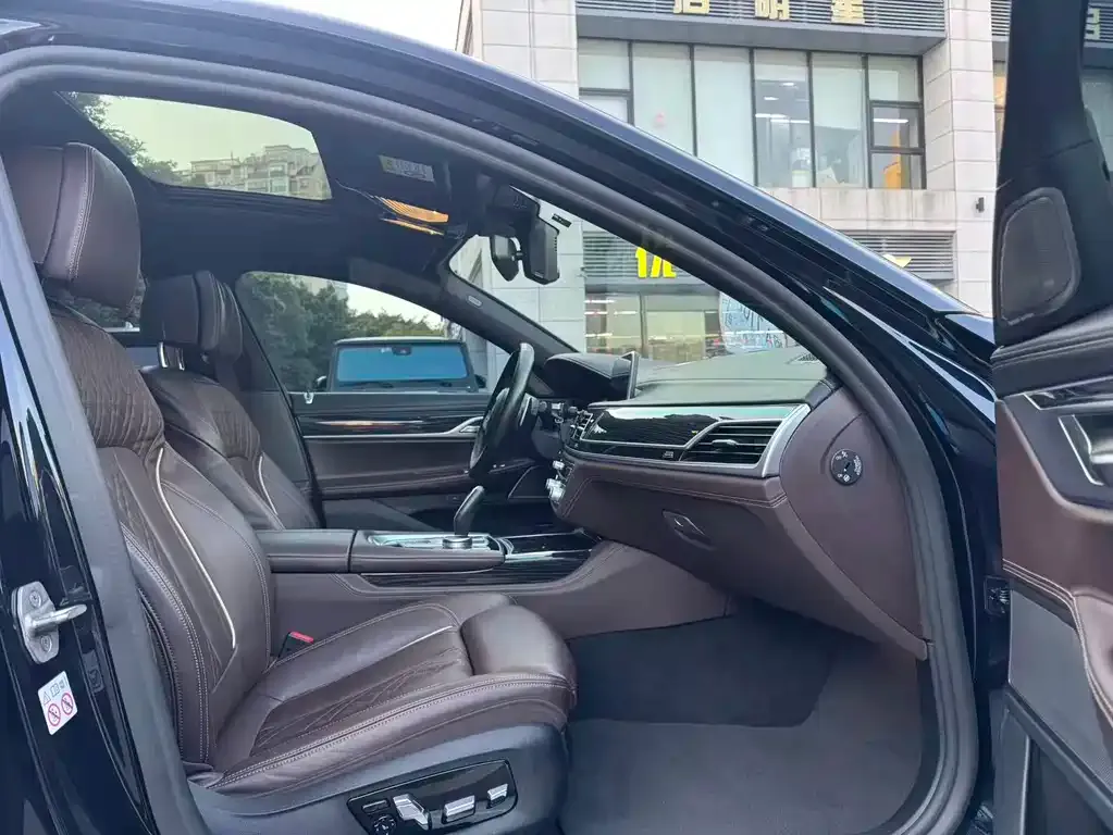 BMW 7 Series 2021 из CN, фото 5
