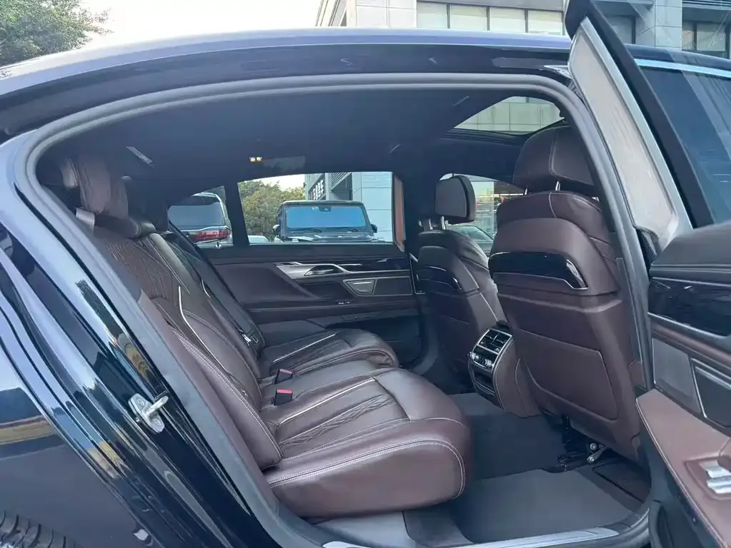 BMW 7 Series 2021 из CN, фото 3